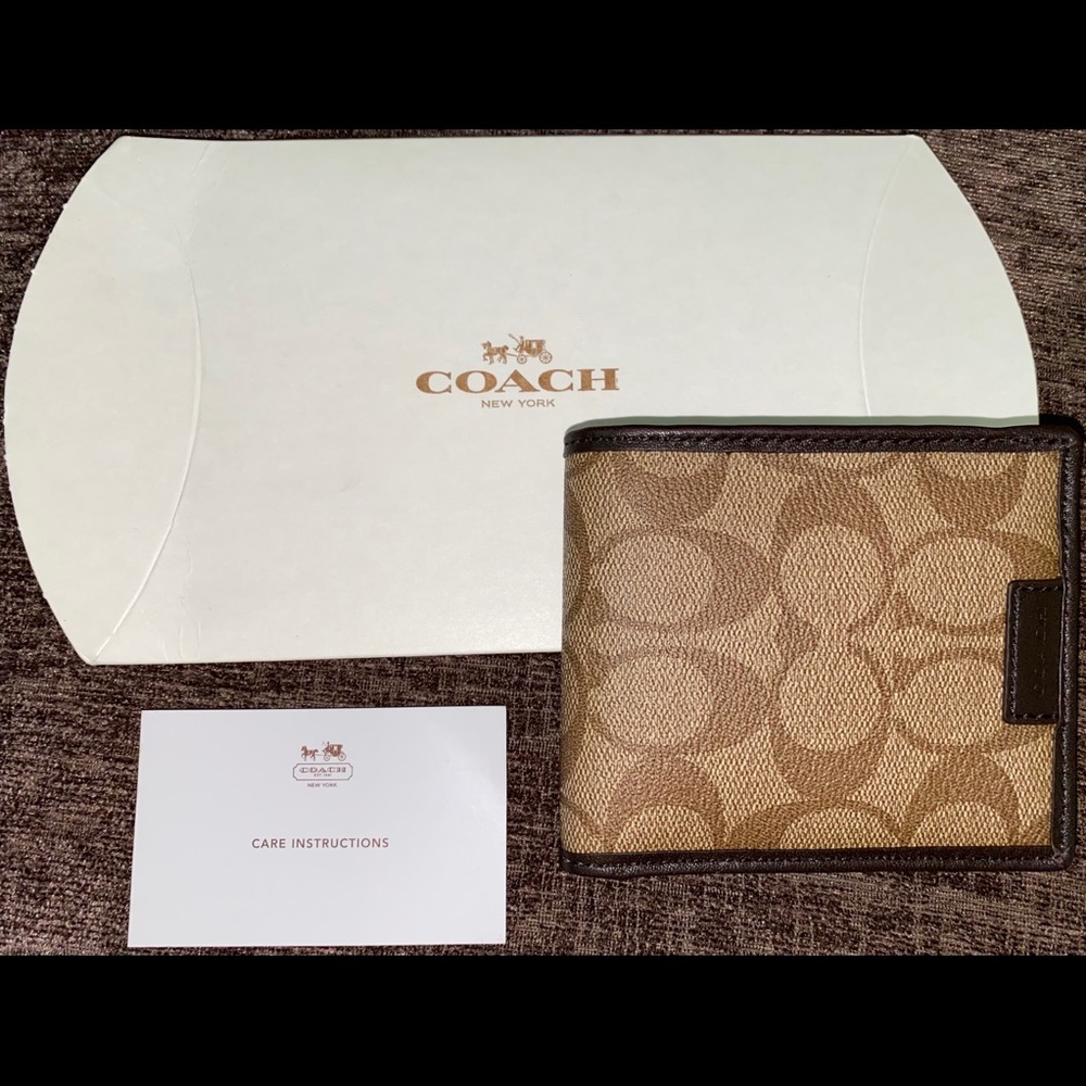 Men coach wallet with coin pocket. Brand new